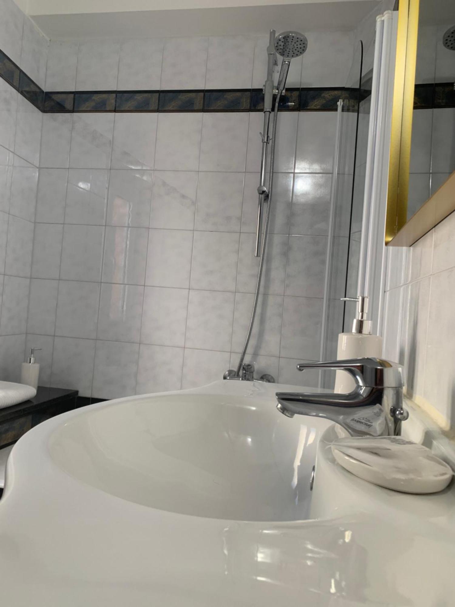 The First Colombo Brignole XX Settembre Appartement Genua Buitenkant foto