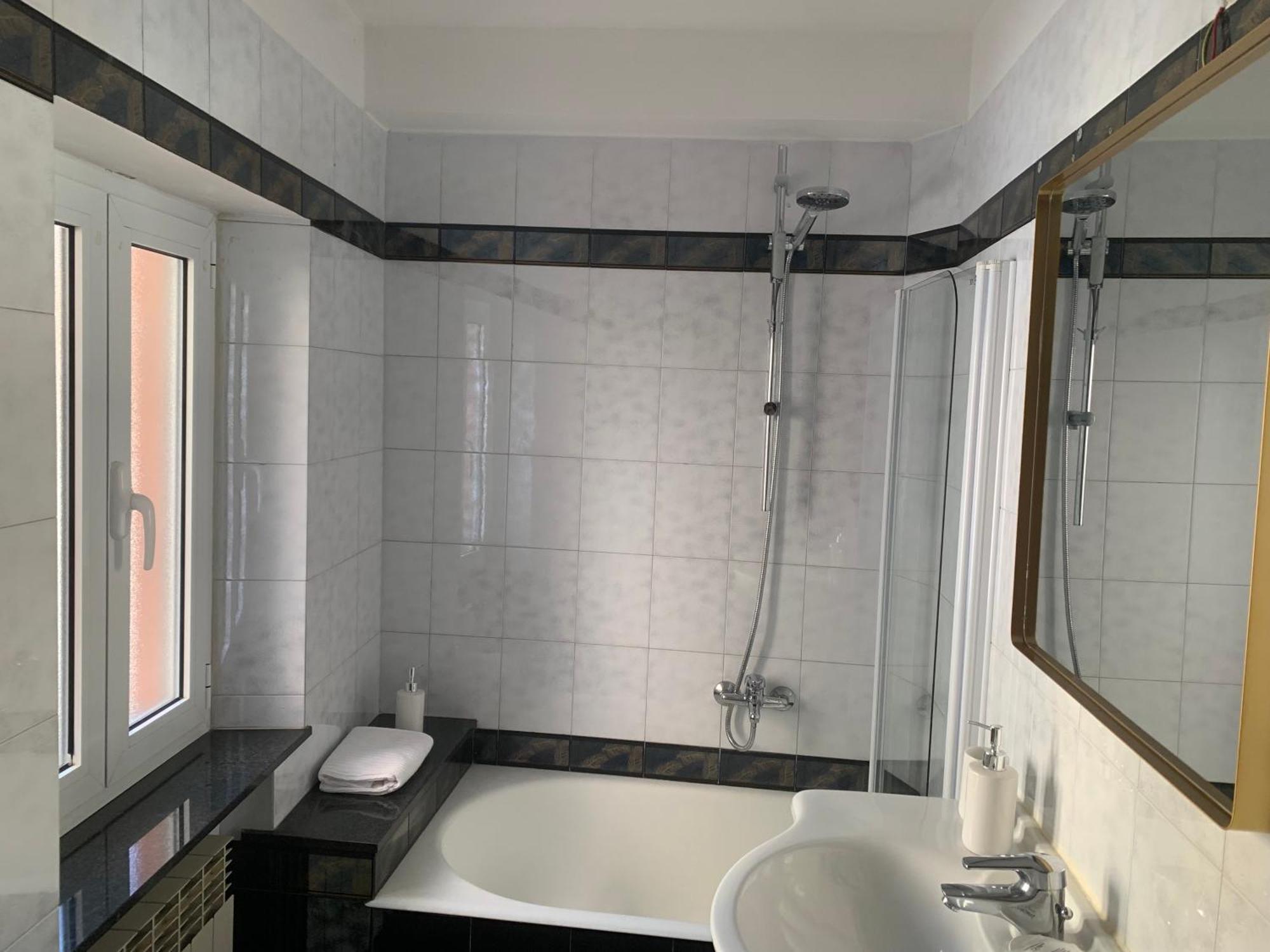 The First Colombo Brignole XX Settembre Appartement Genua Buitenkant foto