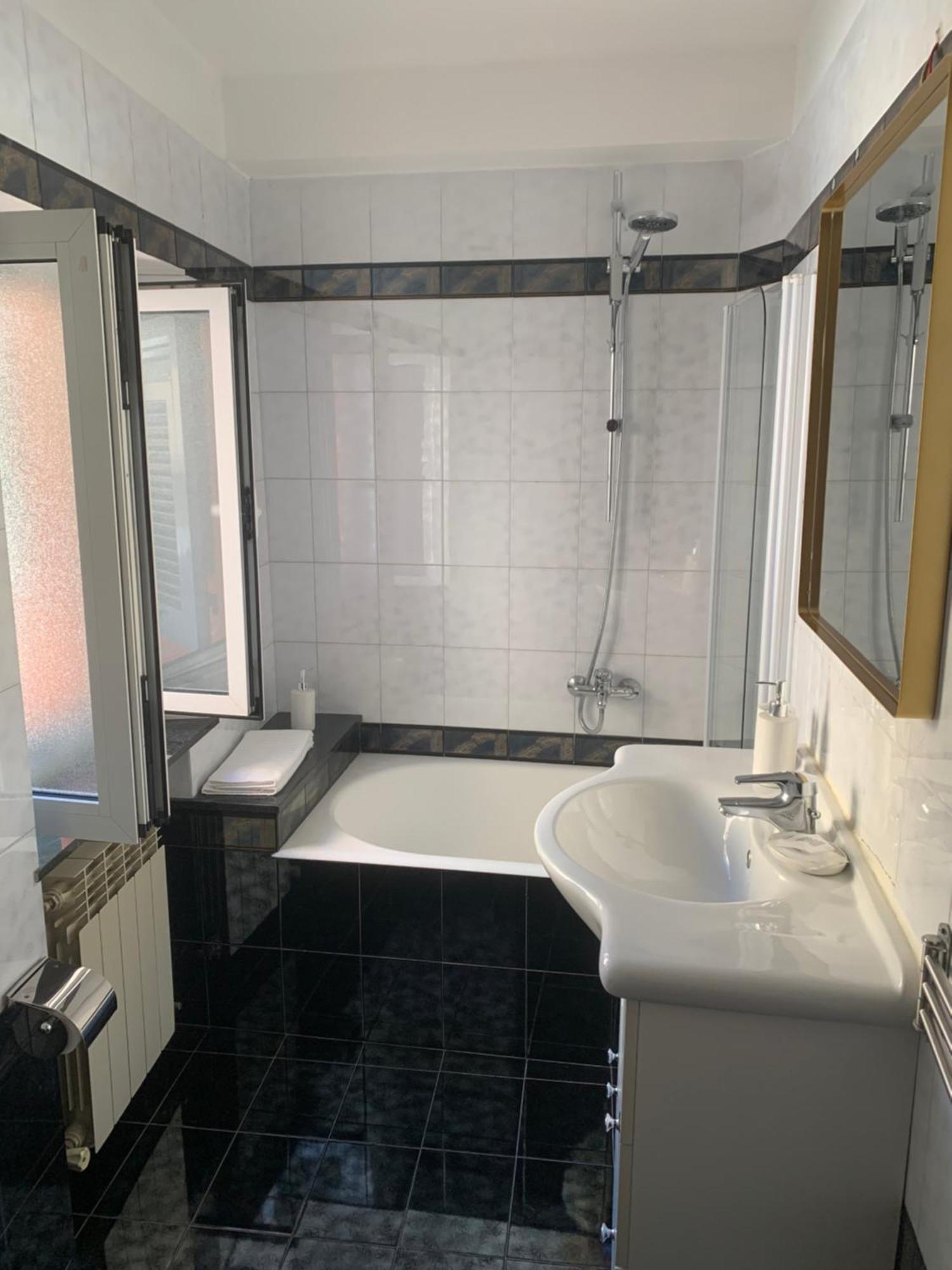The First Colombo Brignole XX Settembre Appartement Genua Buitenkant foto